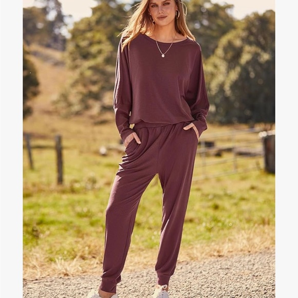 Women's Ribbed Lounge Set in Wine Red - Picture 2 of 7